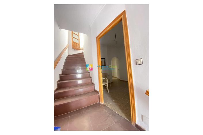 Image No.19-6 Bed Townhouse for sale