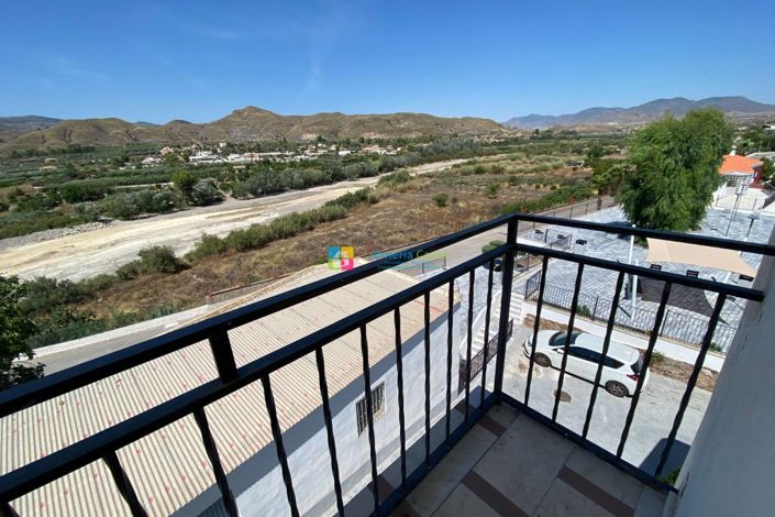 Image No.36-6 Bed Townhouse for sale