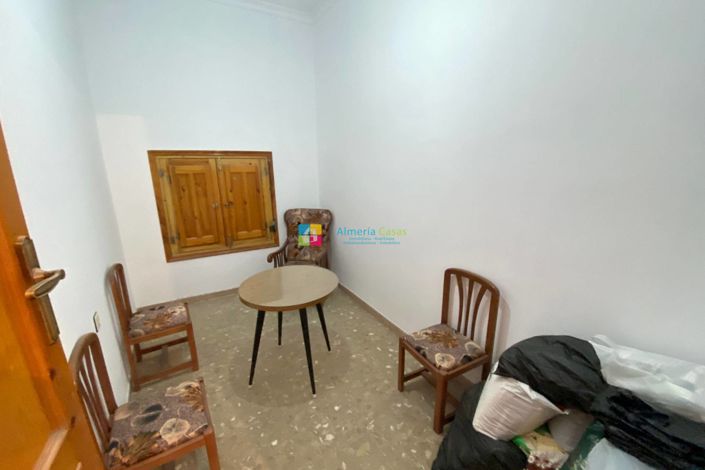 Image No.4-6 Bed Townhouse for sale