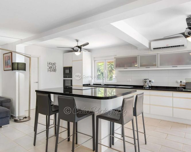 Image No.19-4 Bed Country House for sale