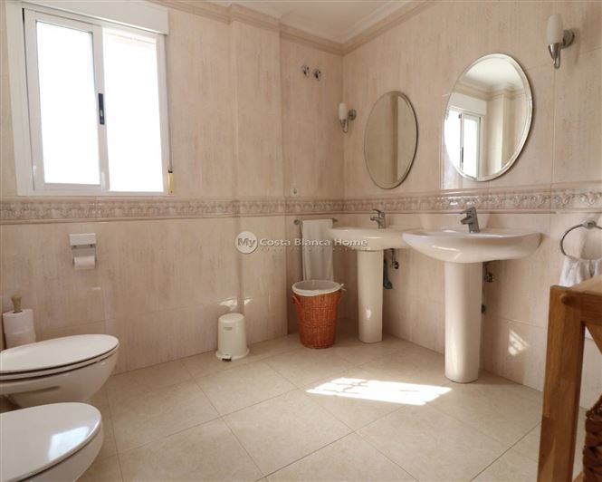 Image No.10-3 Bed Villa for sale