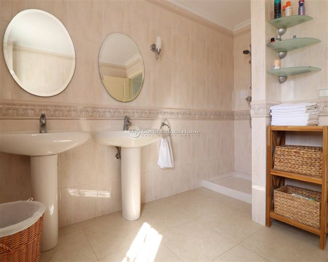 Image No.11-3 Bed Villa for sale