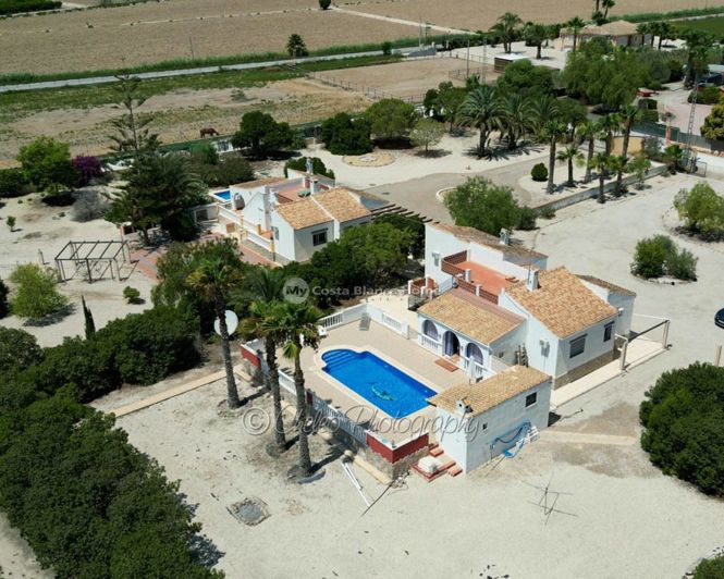 Image No.2-5 Bed Villa for sale