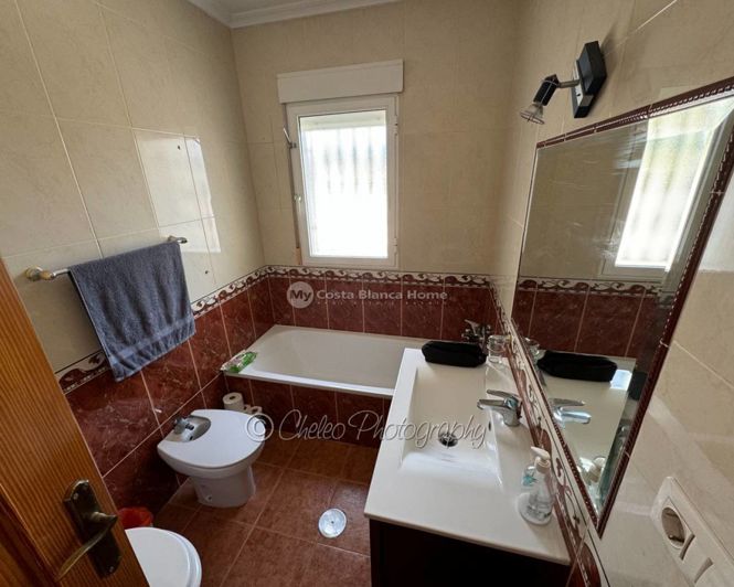 Image No.8-5 Bed Country House for sale