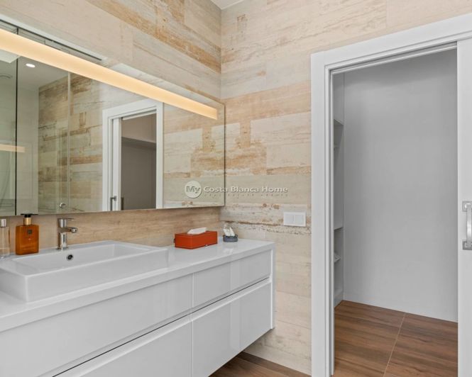 Image No.26-4 Bed Villa for sale