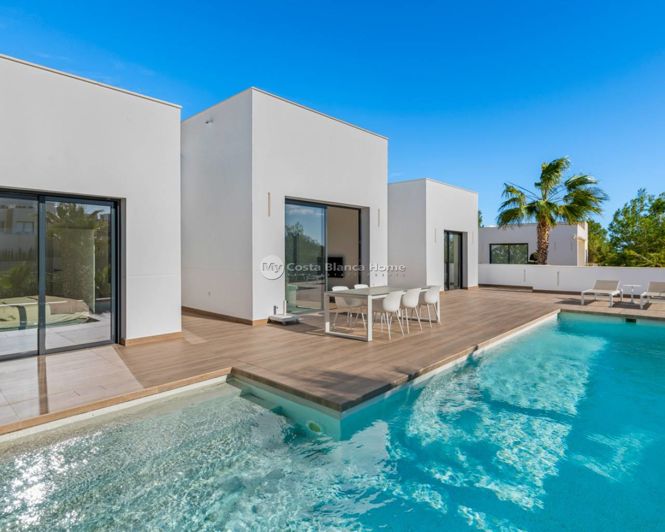 Image No.3-4 Bed Villa for sale