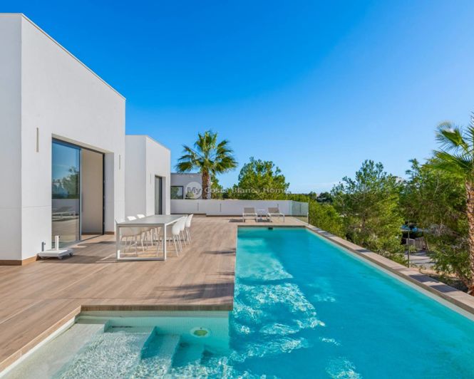 Image No.4-4 Bed Villa for sale