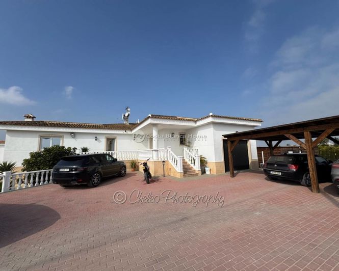 Image No.2-6 Bed Villa for sale