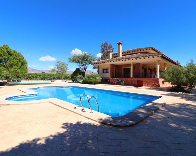 Image No.1-6 Bed Country House for sale