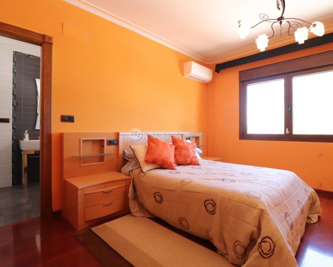 Image No.24-6 Bed Country House for sale