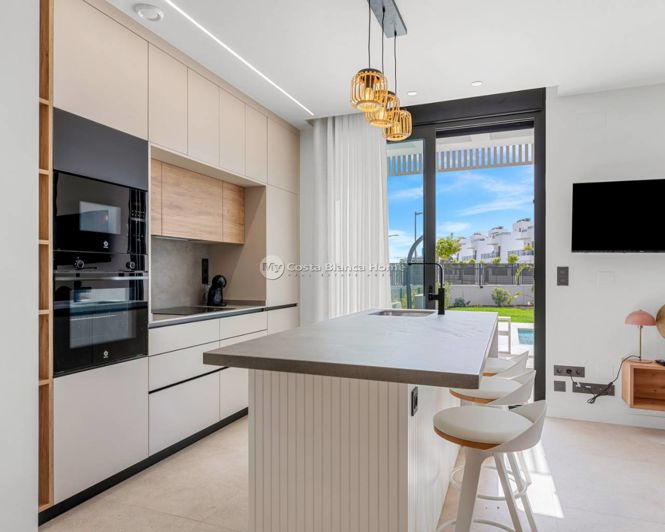 Image No.10-3 Bed Apartment for sale