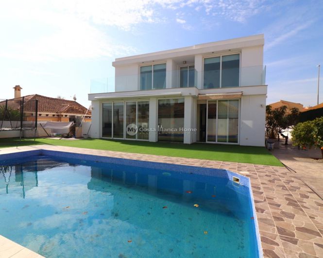 Image No.1-6 Bed Villa for sale