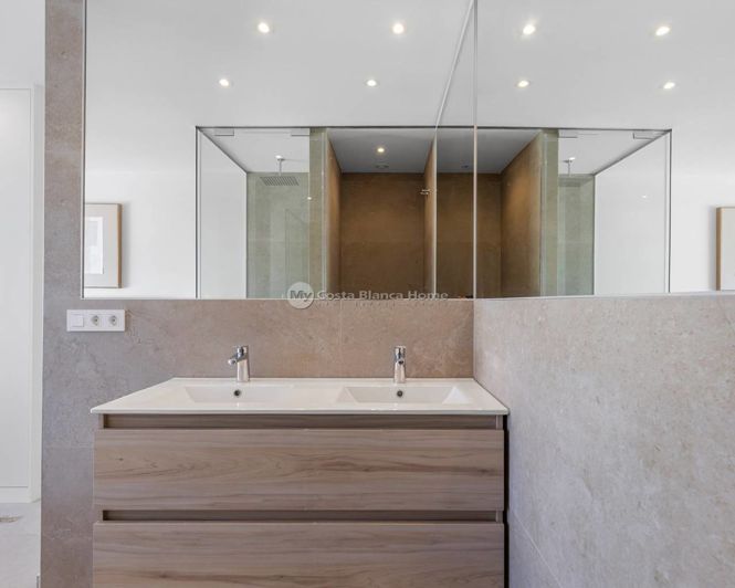 Image No.18-3 Bed Apartment for sale