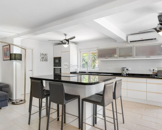 Image No.10-4 Bed Country House for sale