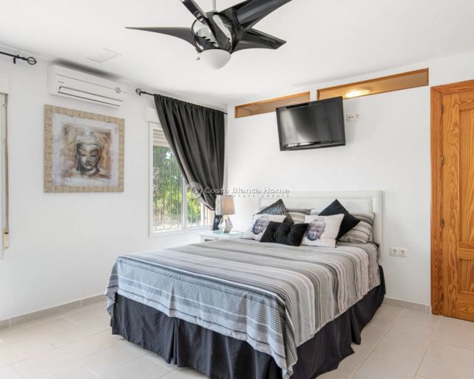 Image No.16-4 Bed Country House for sale