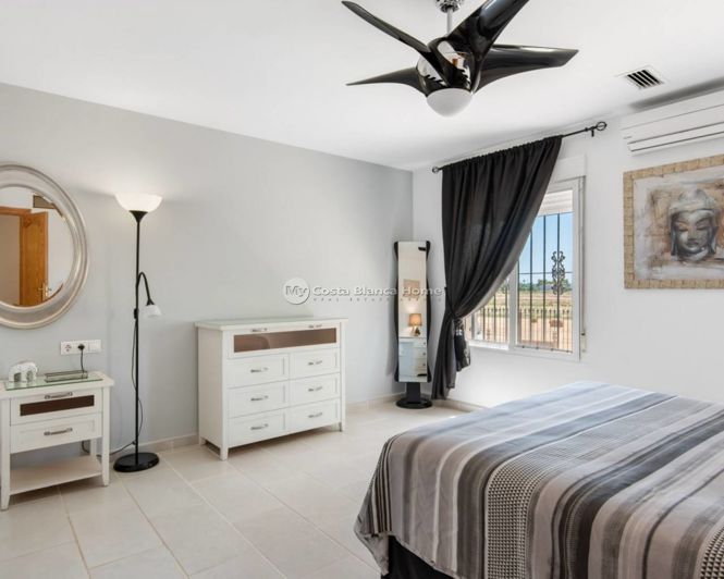 Image No.17-4 Bed Country House for sale