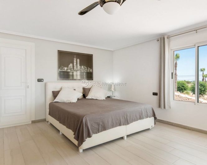 Image No.23-4 Bed Country House for sale