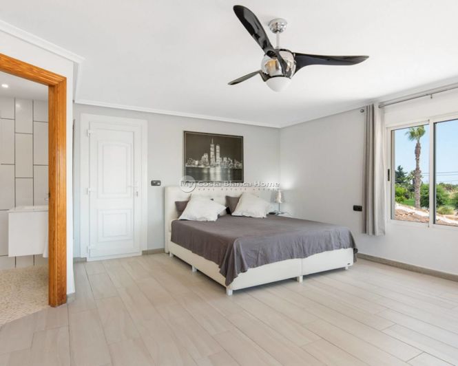 Image No.25-4 Bed Country House for sale