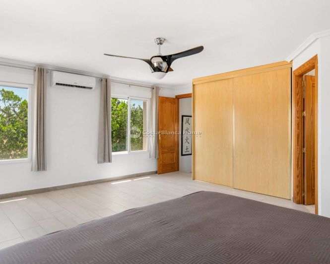 Image No.26-4 Bed Country House for sale