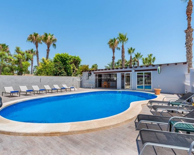 Image No.37-4 Bed Country House for sale