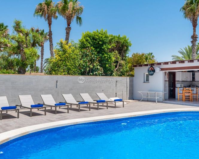 Image No.40-4 Bed Country House for sale