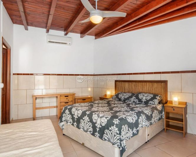 Image No.49-4 Bed Country House for sale