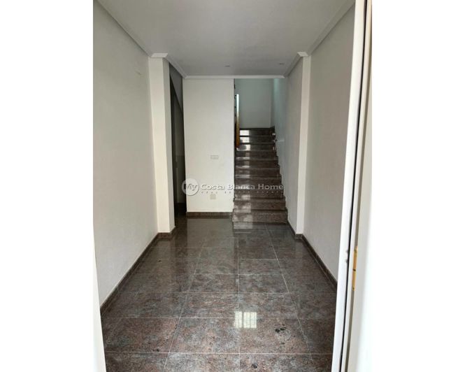 Image No.10-3 Bed Townhouse for sale