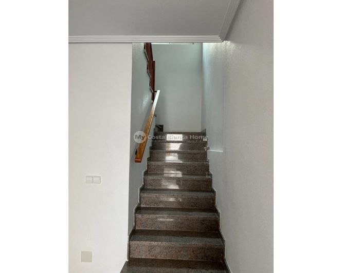 Image No.8-3 Bed Townhouse for sale