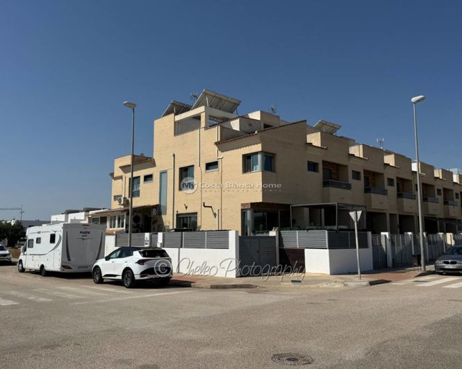 Image No.1-3 Bed Townhouse for sale