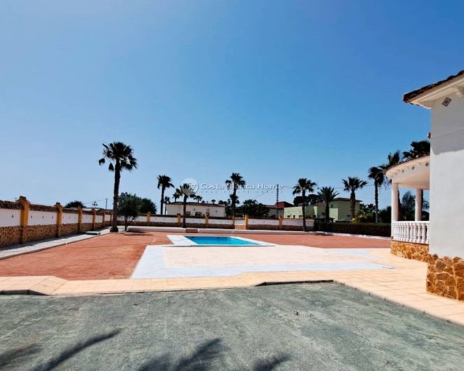 Image No.12-3 Bed Country House for sale