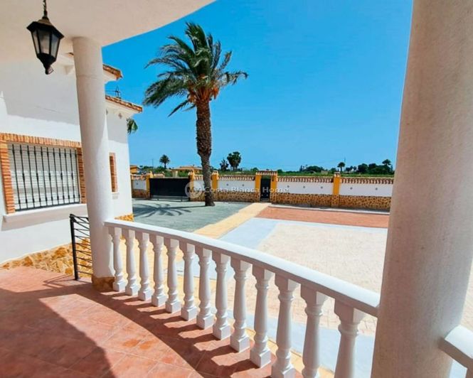 Image No.14-3 Bed Country House for sale