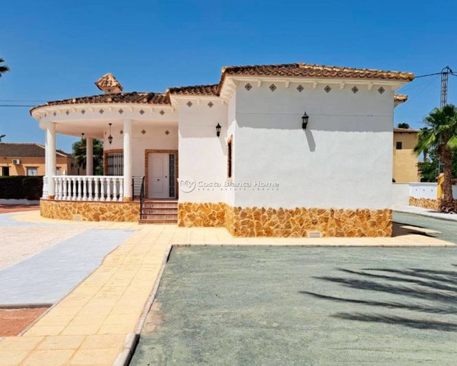 Image No.15-3 Bed Country House for sale