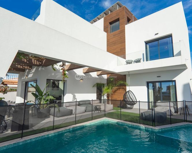 Image No.1-4 Bed Villa for sale