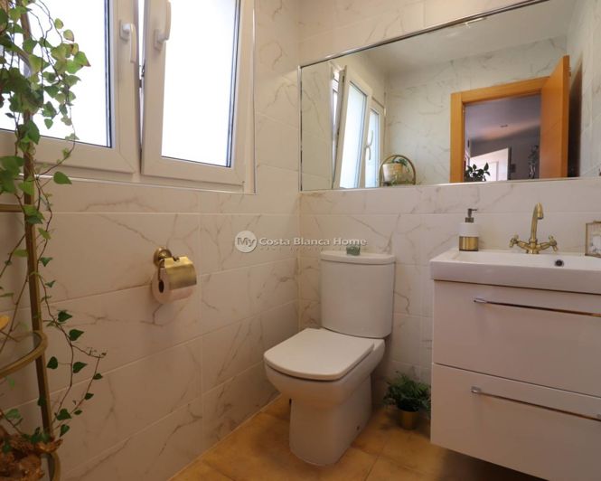 Image No.10-3 Bed Townhouse for sale