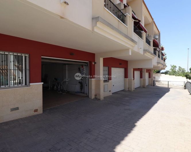 Image No.25-3 Bed Townhouse for sale