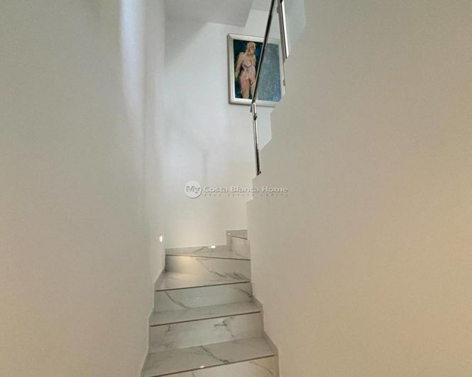 Image No.25-3 Bed Property for sale