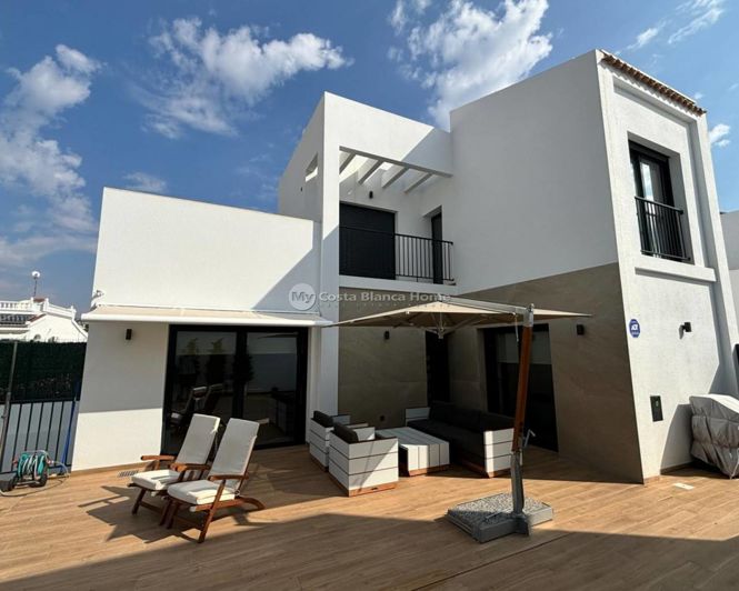 Image No.37-3 Bed Property for sale