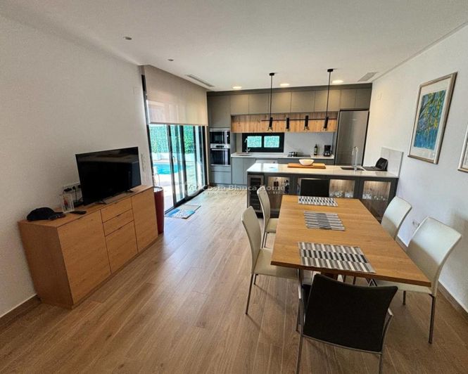 Image No.38-3 Bed Property for sale