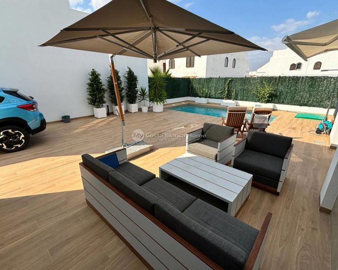 Image No.40-3 Bed Property for sale