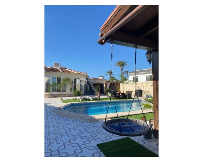 Image No.14-4 Bed Villa / Detached for sale