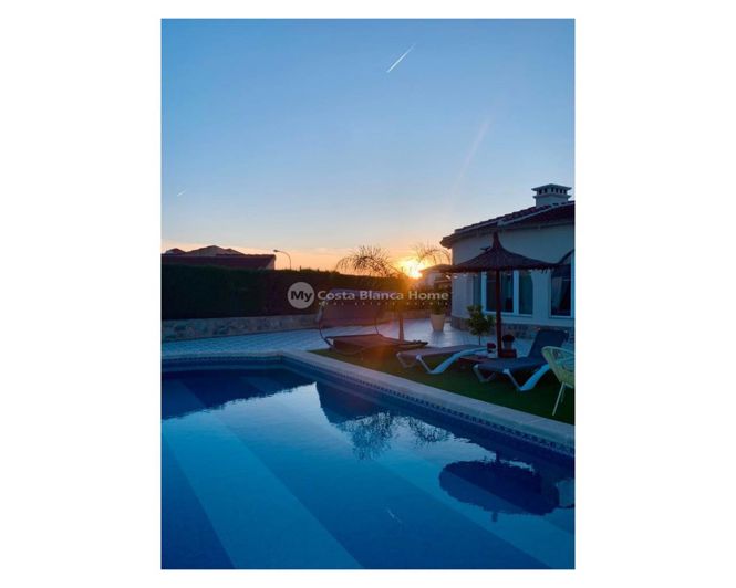 Image No.15-4 Bed Villa / Detached for sale