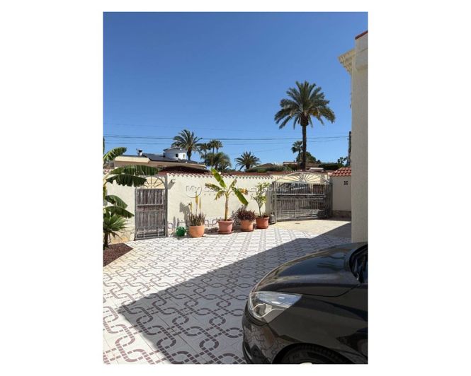 Image No.36-4 Bed Villa / Detached for sale