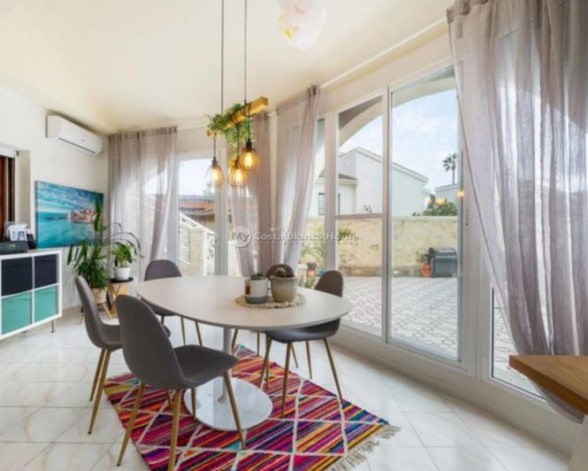 Image No.6-4 Bed Villa / Detached for sale