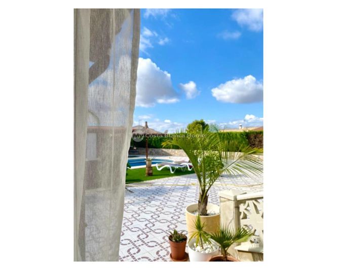 Image No.9-4 Bed Villa / Detached for sale