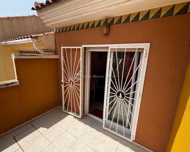 Image No.17-3 Bed Townhouse for sale