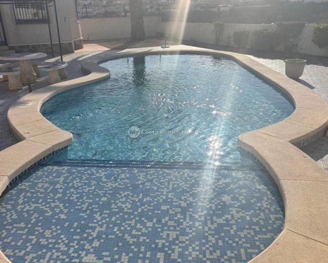 Image No.17-5 Bed Property for sale