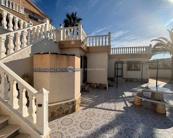 Image No.18-5 Bed Property for sale