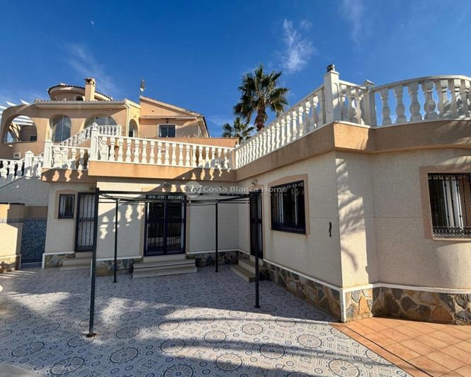 Image No.2-5 Bed Property for sale