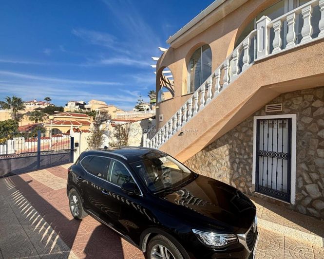 Image No.27-5 Bed Property for sale