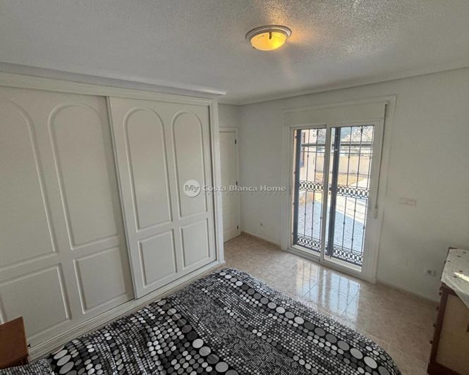 Image No.7-5 Bed Property for sale